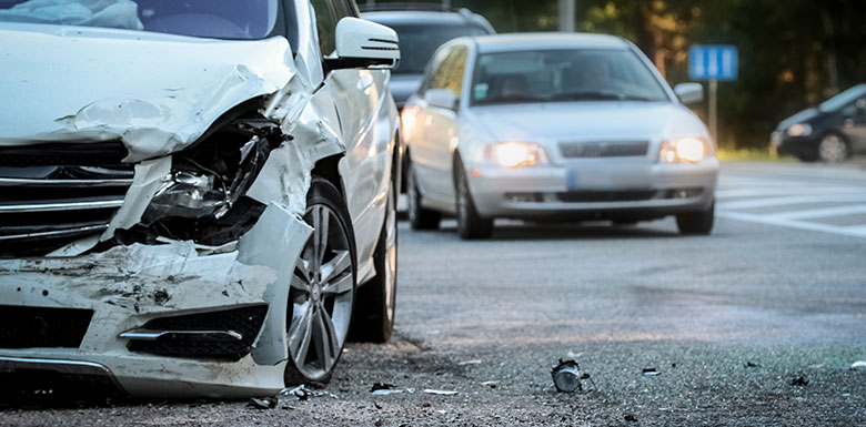 Daños en un coche tras un accidente